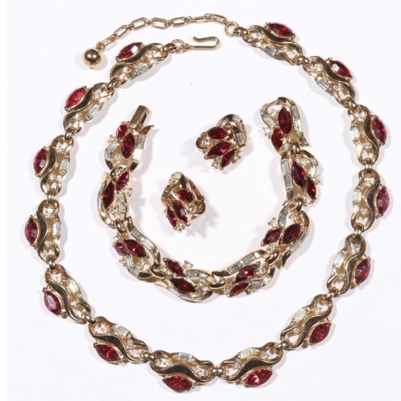 Trifari Jewelry - vintage Retro Crown Trifari rhinestone crystal jewelry set